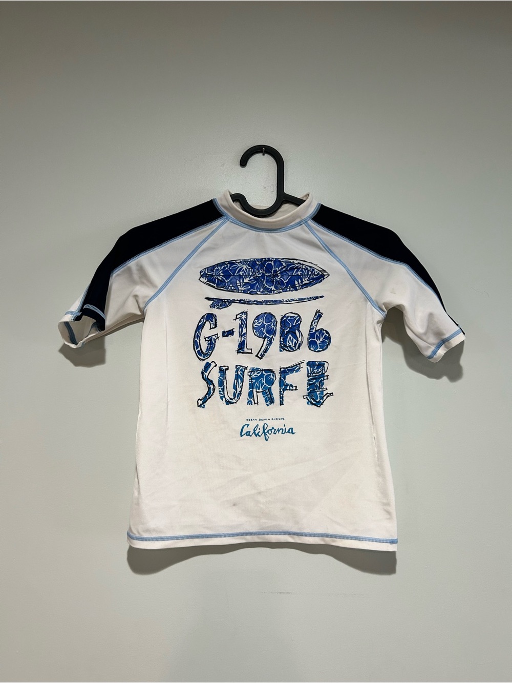 GAP White & Navy Surf Graphic Rashguard